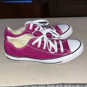 Converse maroon size 9 women’s